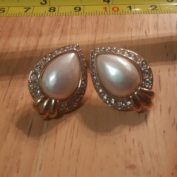 Earrings - Picture 2 of 4